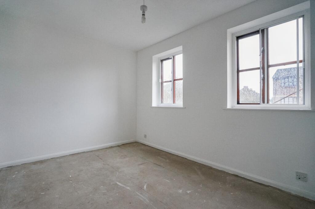 44 Summerhill Way, Mitcham CR4 2NJ