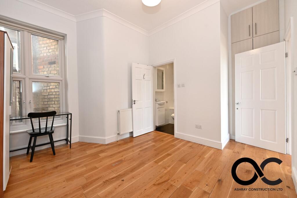 Principal Bedroom with En-Suite