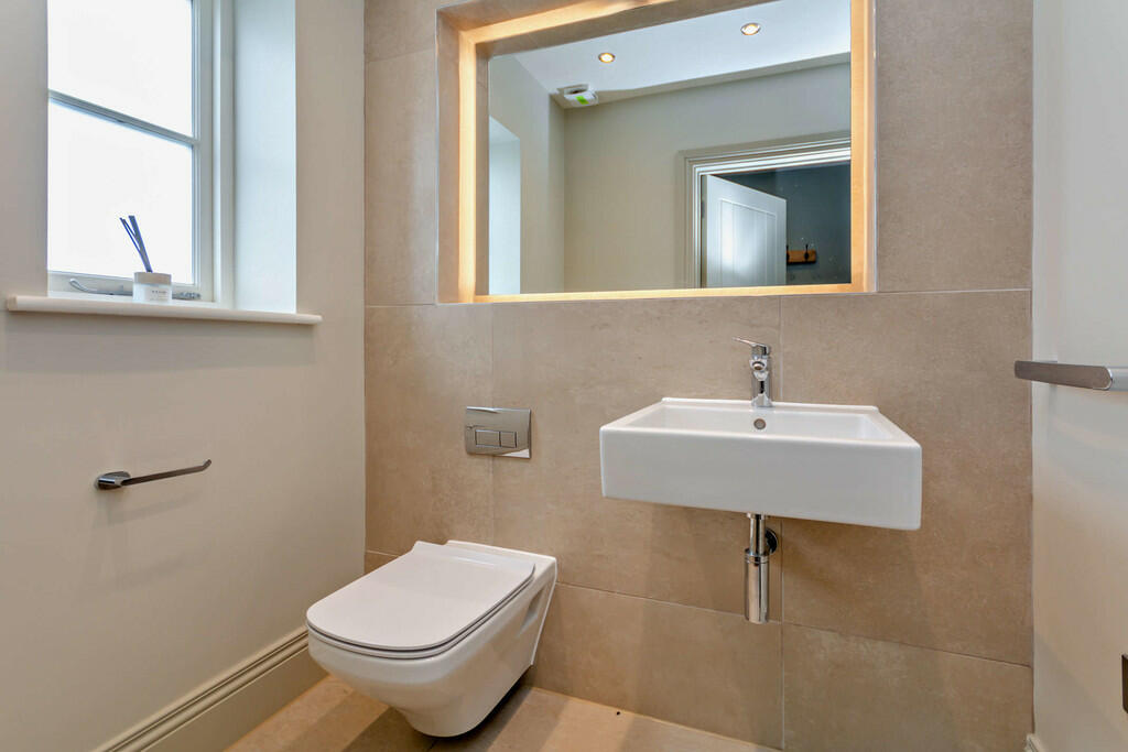 8592195-interior1...