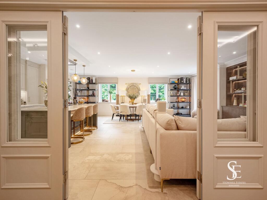 Open-plan kitchen / dining / living area