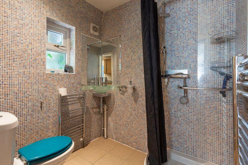 SHOWER ROOM