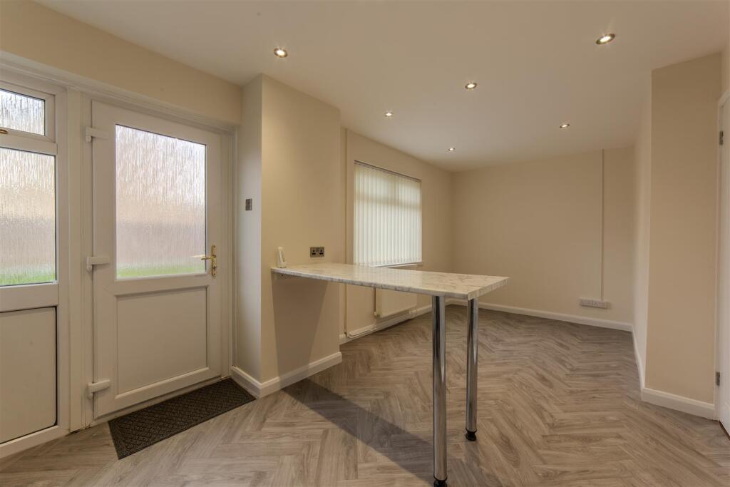 97 Llewelyn Road-10.jpg