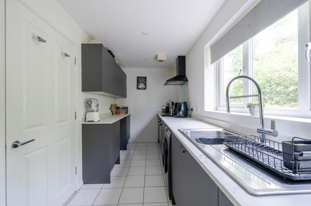 1324996-8-68764c9...