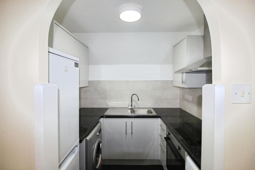 2nd Floor Studio Flat To Rent