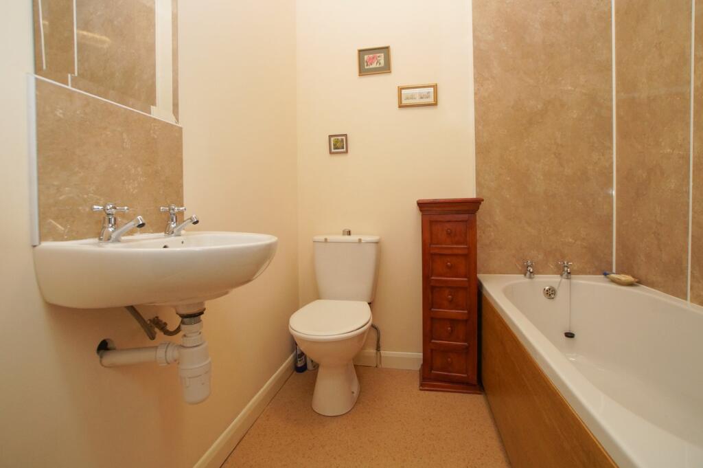 En-suite to Bedroom 2
