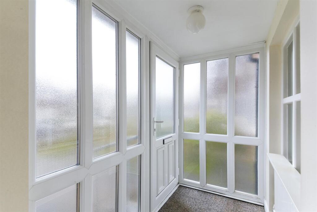 COURTLANDS CRESENT,37- (15).jpg