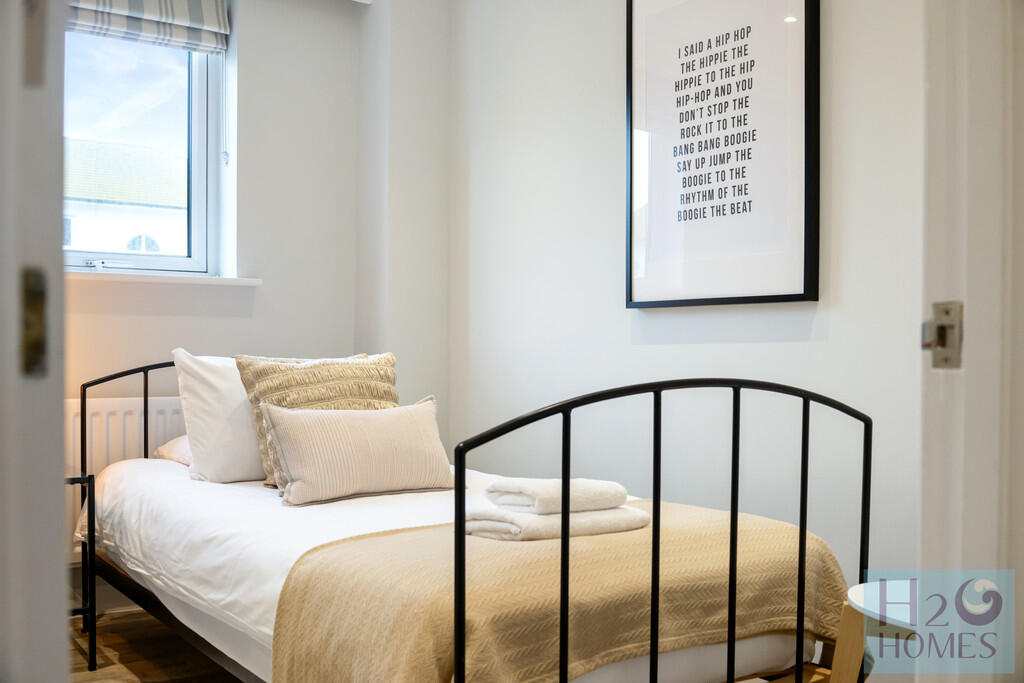 The Strand, Colli...