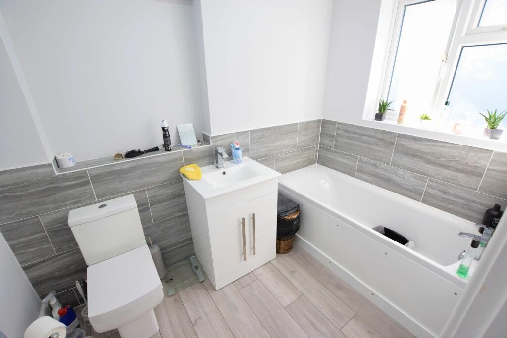 GROUND FLOOR BATHROOM