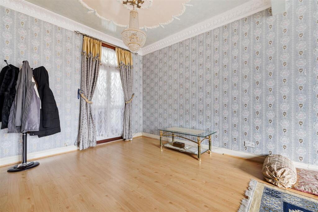 Dames Road E7