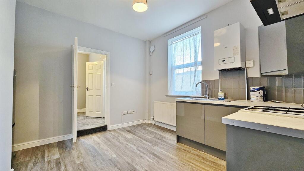 Lounge/Kitchen
