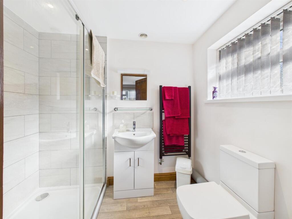 En Suite Shower.jpg