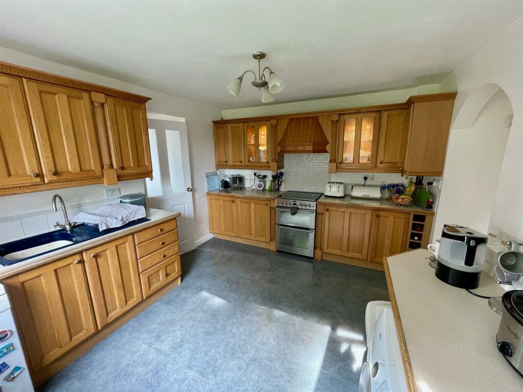 Kitchen..jpg