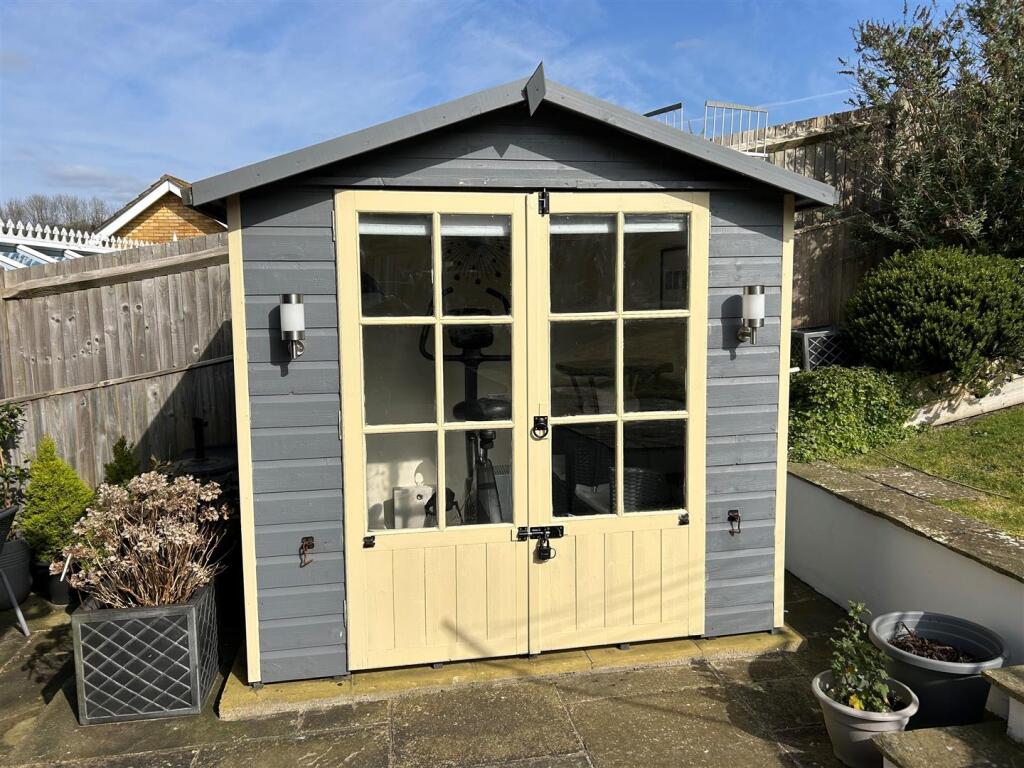 Broad Rig Avenue 41 Summerhouse.jpg