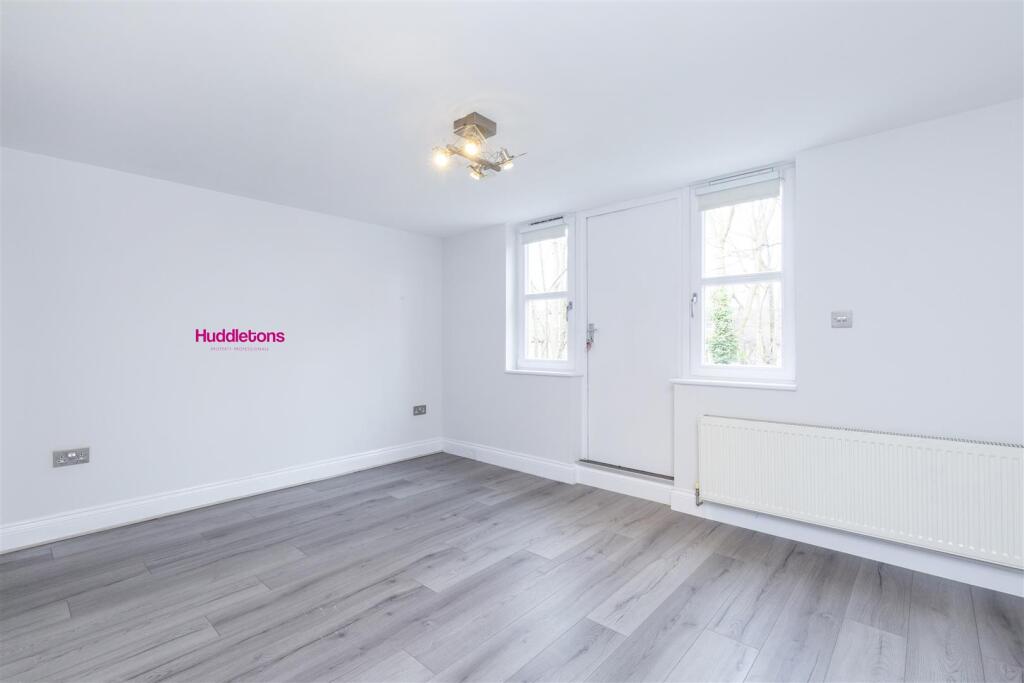 F2, 19 Crescent Road - 07.jpg