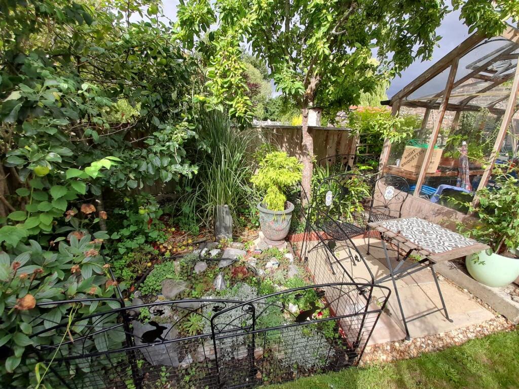 Rear garden 4.jpg