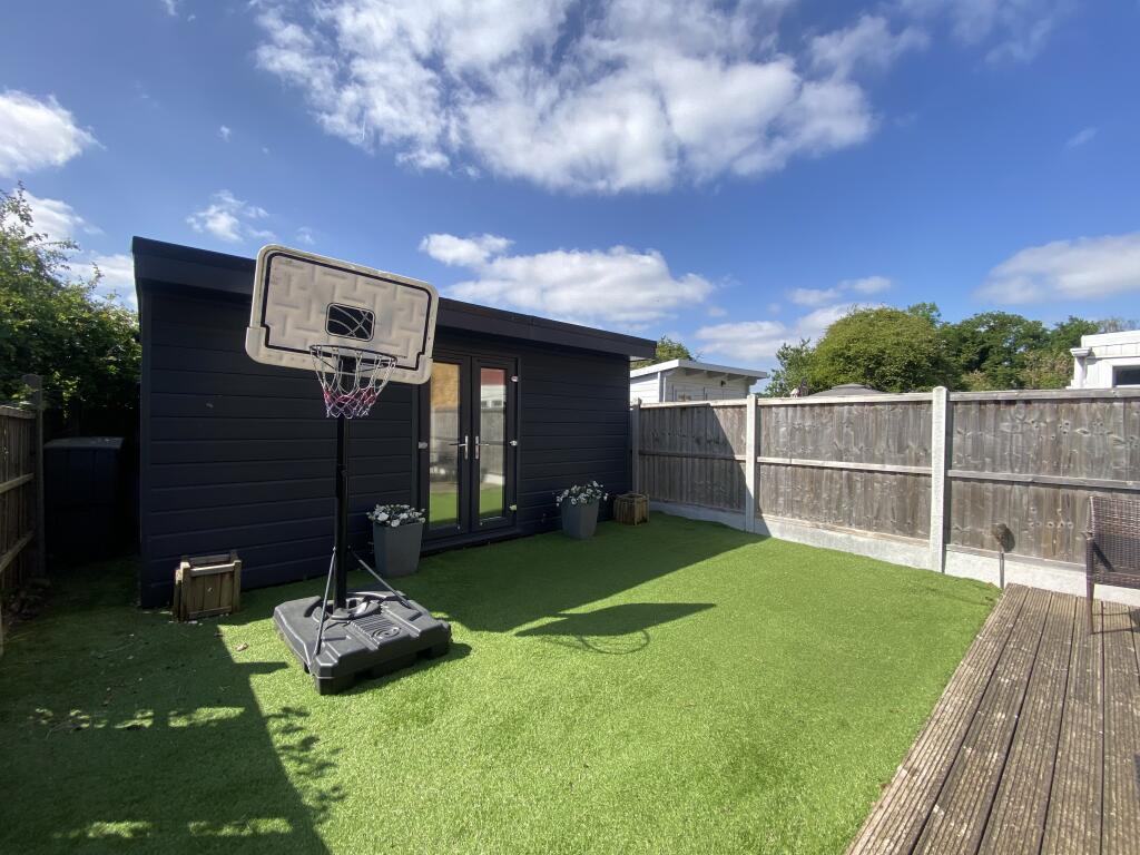 garden with games room/studio