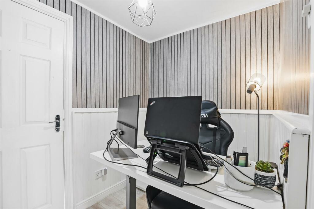 73IrthlingboroughRd11.jpg