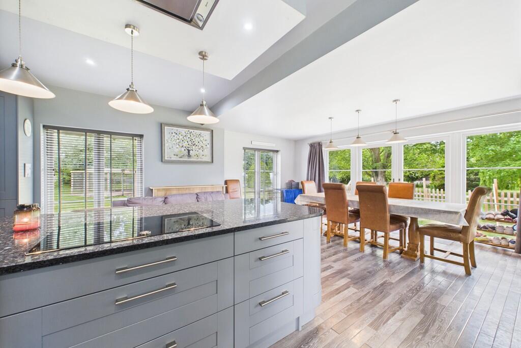 CAM01689G0-PR0472...