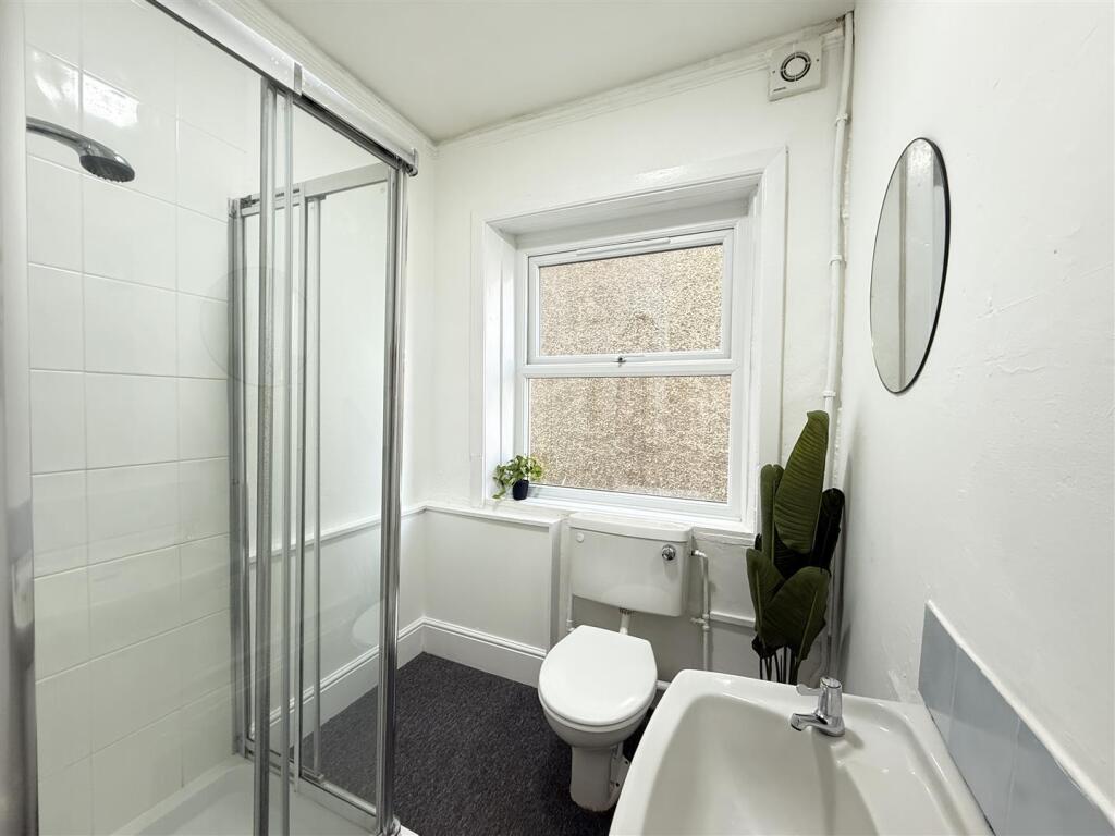Bathroom 1.JPG