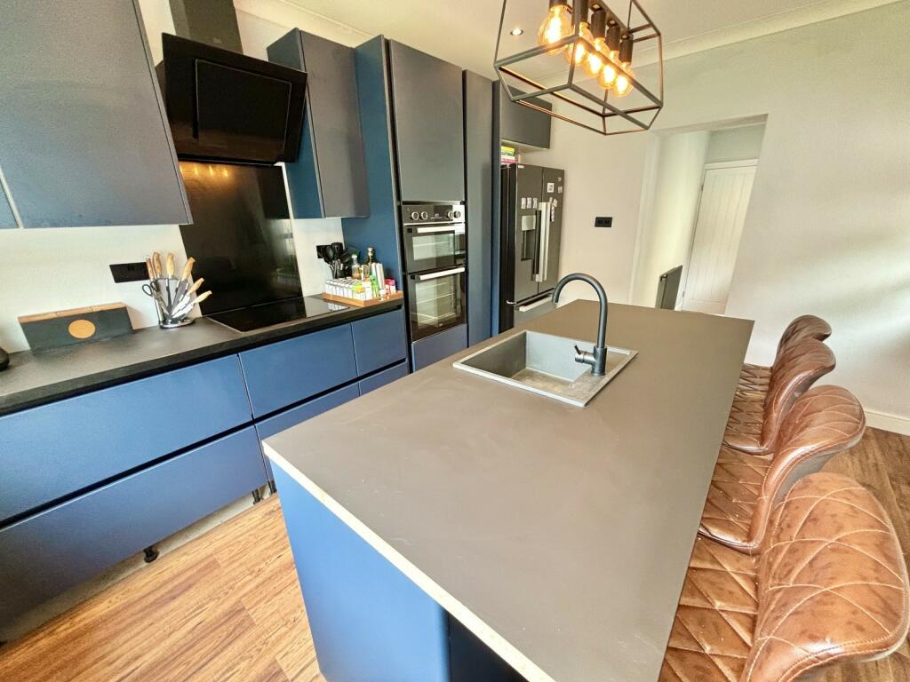 Kitchen / Breakfast Room
