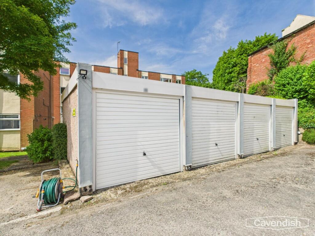 SINGLE GARAGE