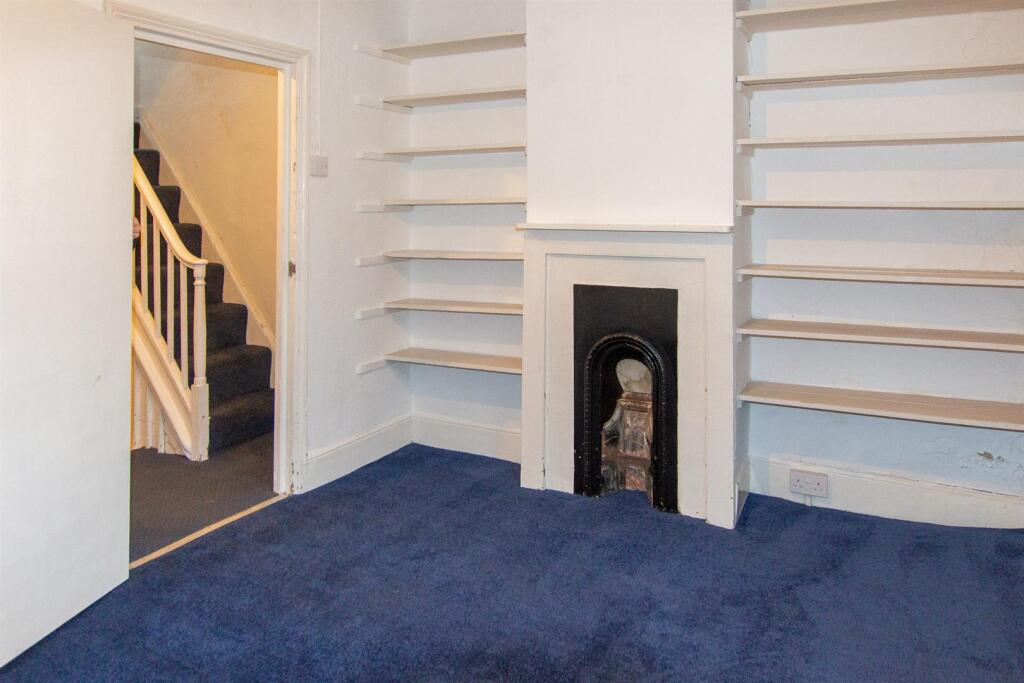 151a High St - Dining room.jpg