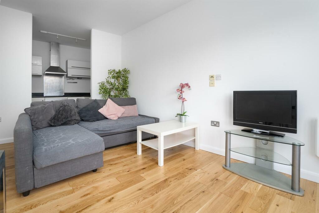 07   To Let 2 Bedroom Flat Liverpool road N1 www.i