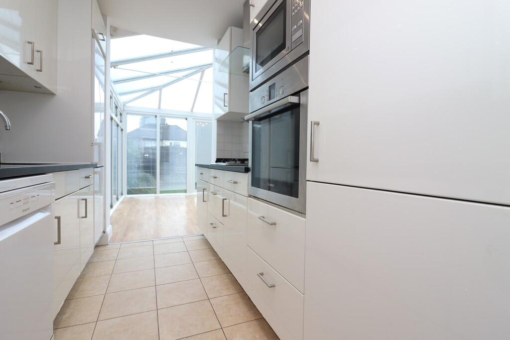 37 Kingsmead Aven...