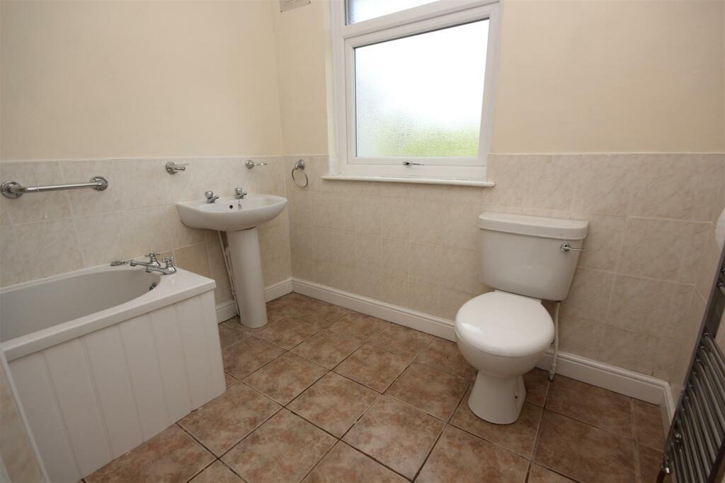 Bathroom 1.jpg