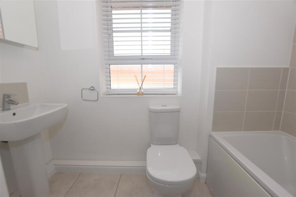 Bathroom..jpg