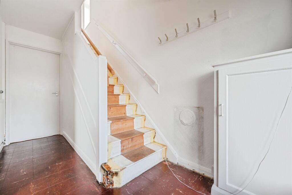 Entrance Hallway: