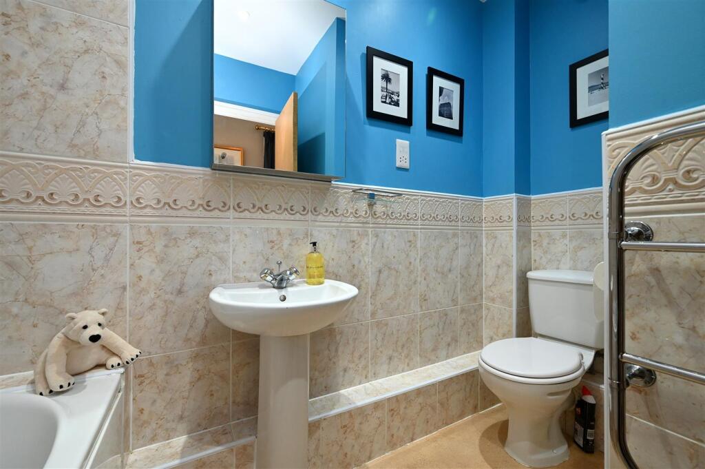 ensuite.JPG