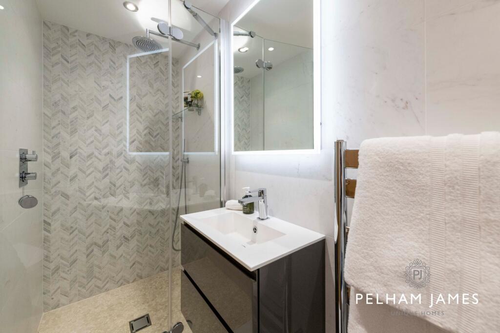 En Suite, Winston House, Langham