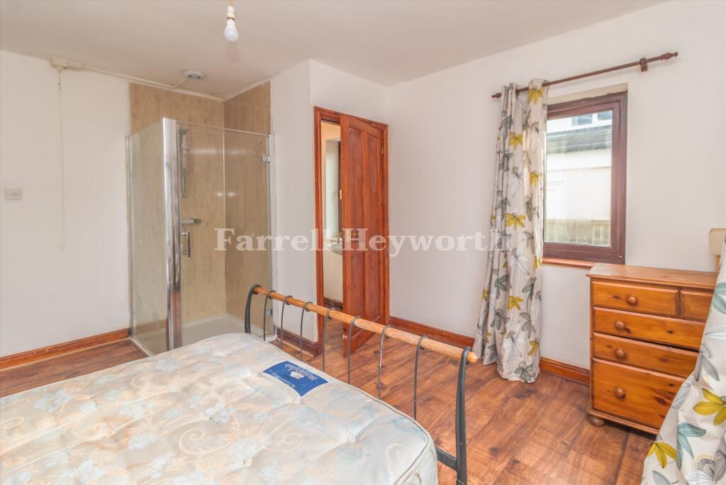 Bedroom 1 image 2