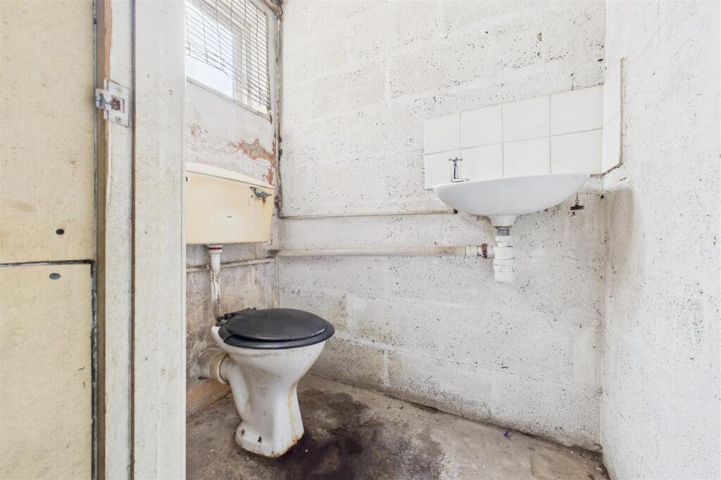 366 Two Mile Hill Road, St George, Bristol BS15 1A