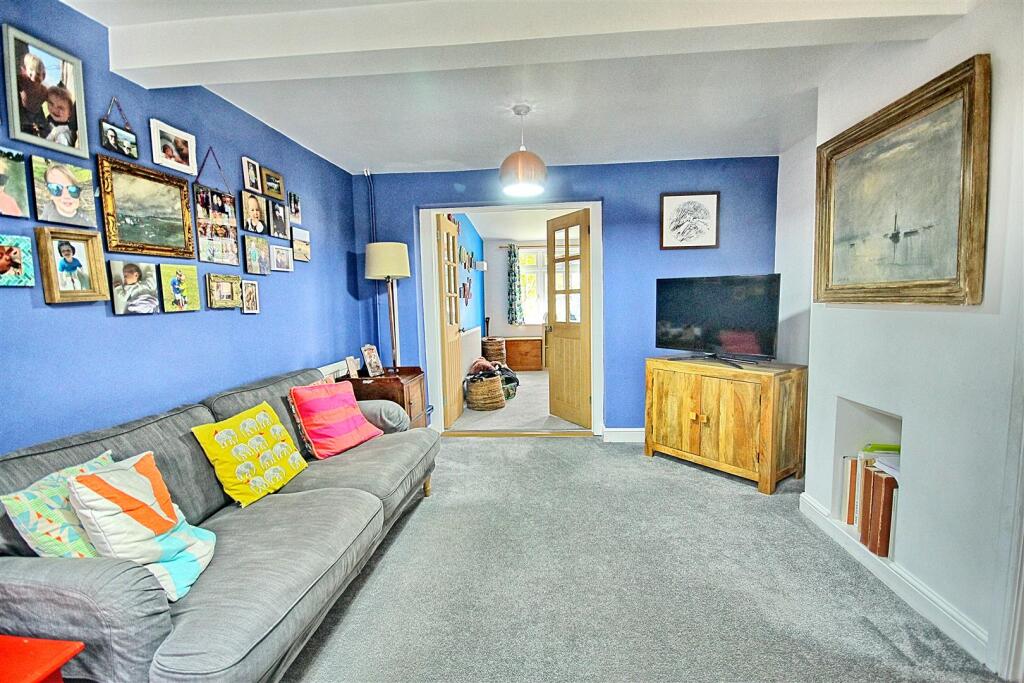 SITTING/FAMILY ROOM