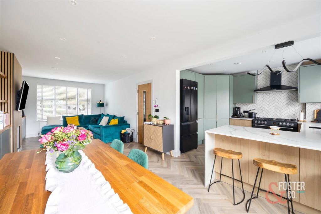 King George VI Drive, 39-012.JPG