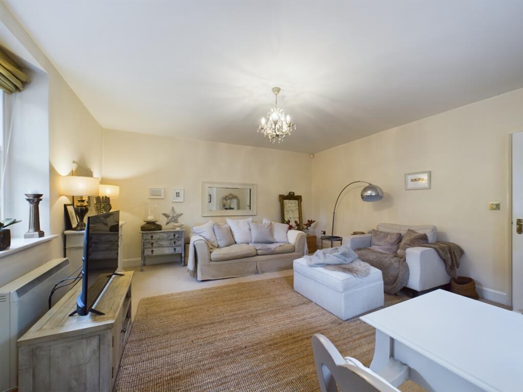 CAM01740G0-PR0289-STILL011