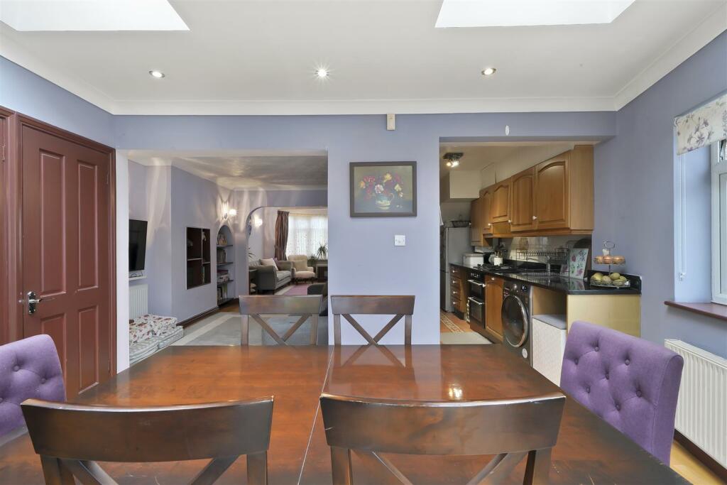 16 Danemead Grove - n3baV9ThkOl6RMY4xnEb.jpg
