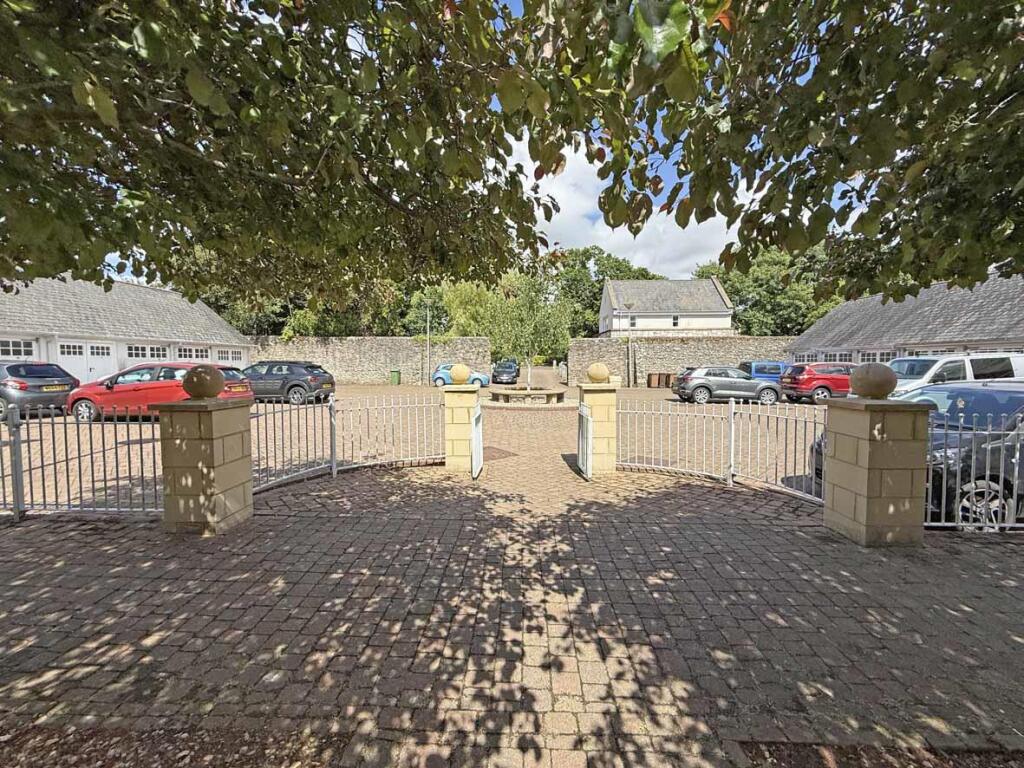 Captains Gardens 7 Parking.jpg