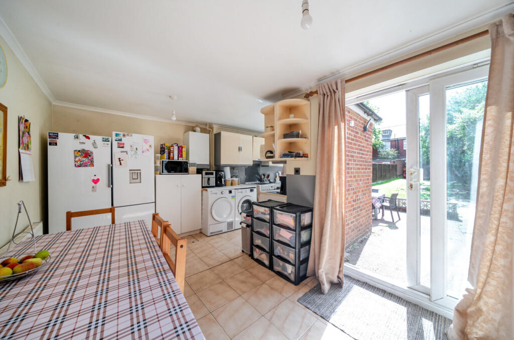 1348380-5-68beb79...