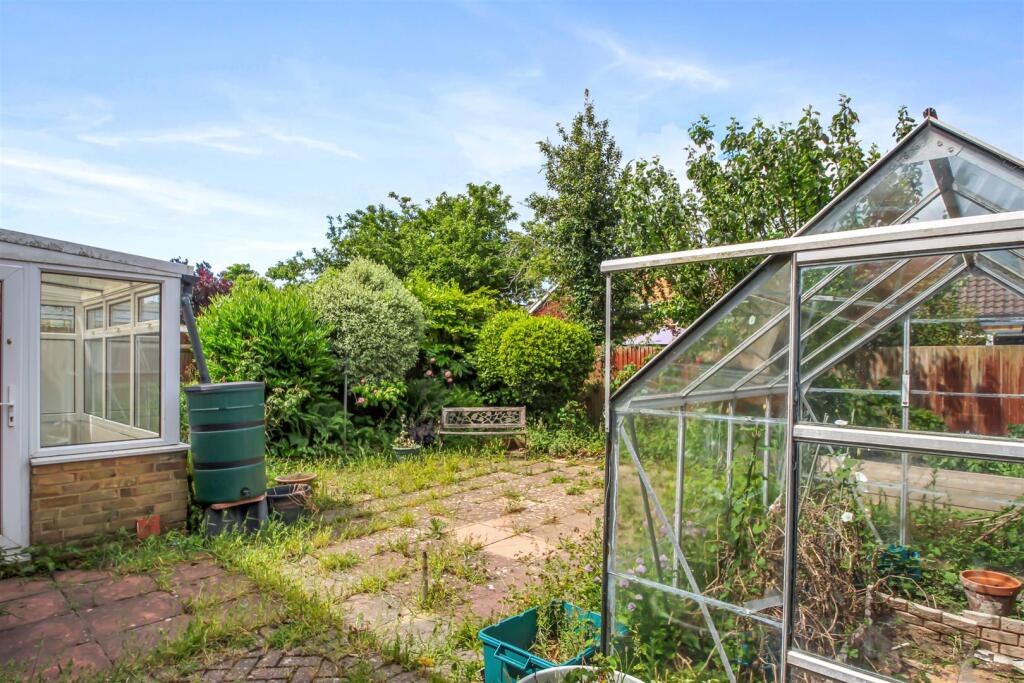 Oakcroft Gardens 96-002.jpg