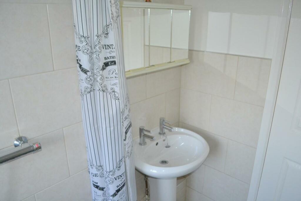 bath1 (Medium).JPG