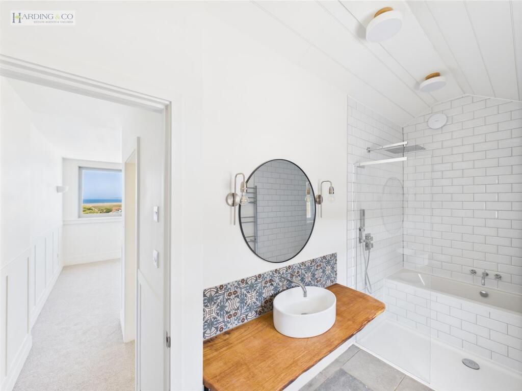 Bedroom 1 En Suite .2.jpg