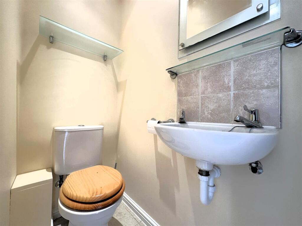 Bedroom 3 Ensuite II.jpg