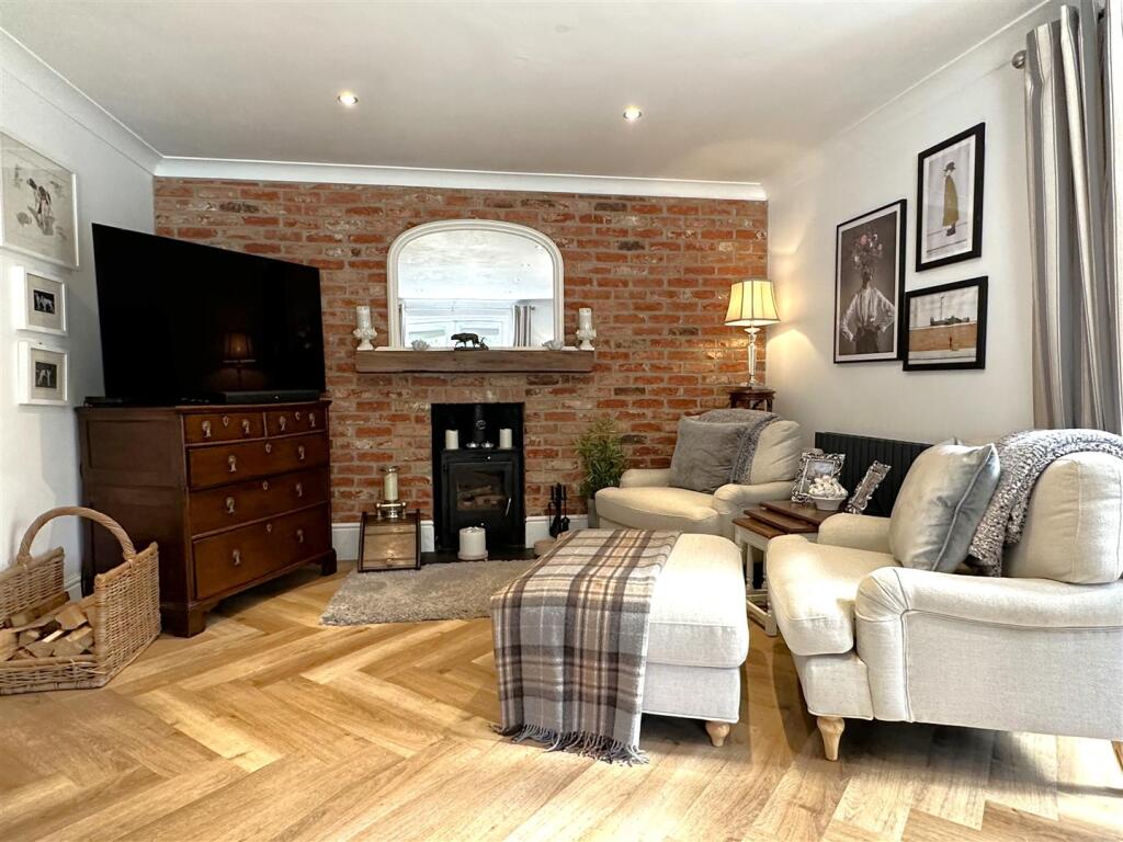 Lovely Living Room With Feature Fireplace 231