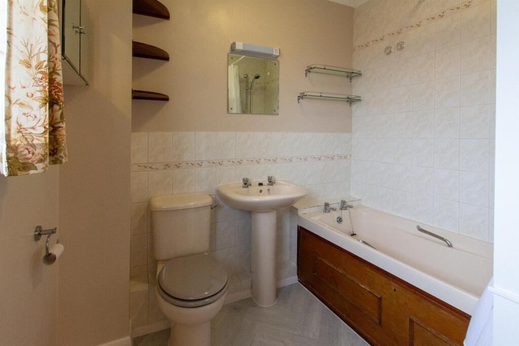 Harlands Rd - 71 - bathroom.jpg