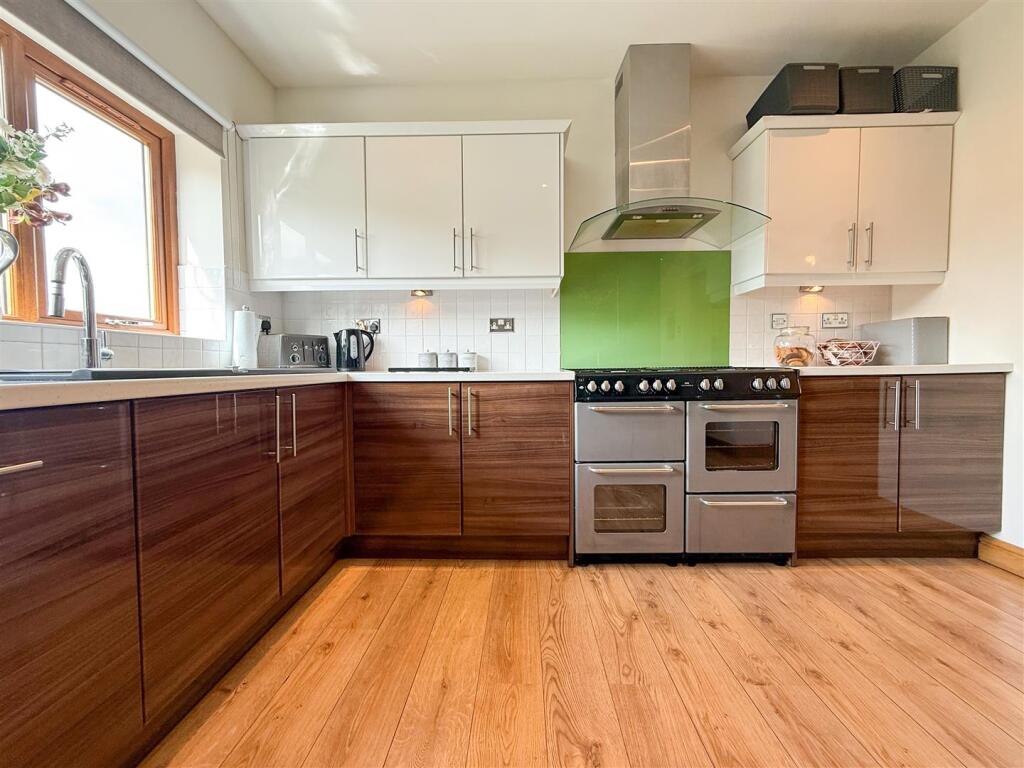 KITCHEN DINING ROOM