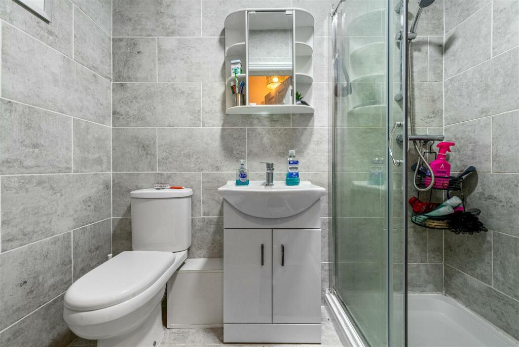 Shower Room / Toilet