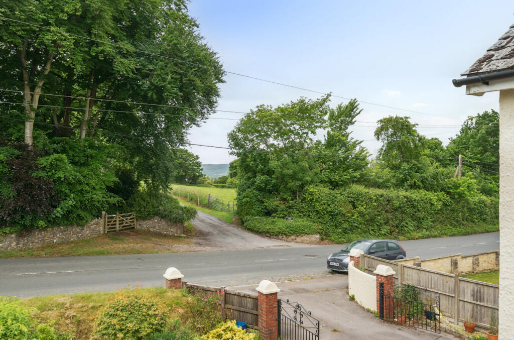 1302979-15-684026...